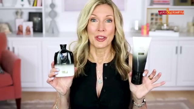 @angiehotandflashy reviewing Oribe Gold Lust Shampoo at 03:24 in a YouTube Shorts video