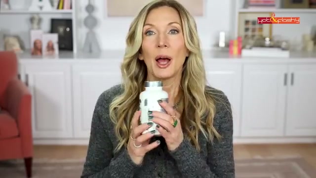 @angiehotandflashy reviewing Piping Rock Red Mineral Algae Vegetarian Calcium at 13:20 in a YouTube Shorts video