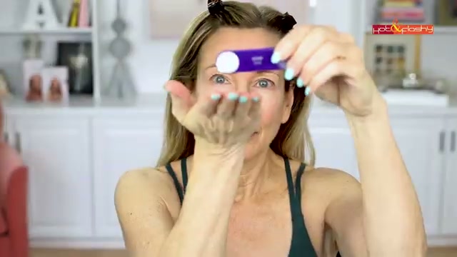 @angiehotandflashy reviewing Project Reef Mineral Sunscreen SPF 50 at 07:25 in a YouTube Shorts video