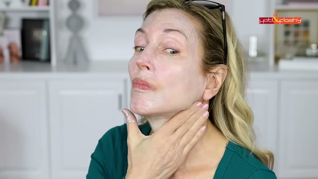 @angiehotandflashy reviewing The Face Shop Everyday Mineral Face Protection Cream SPF 50 at 06:59 in a YouTube Shorts video