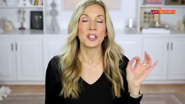 @angiehotandflashy reviewing Thrive Causemetics Lash Extensions Mascara at 05:27 in a YouTube Shorts video