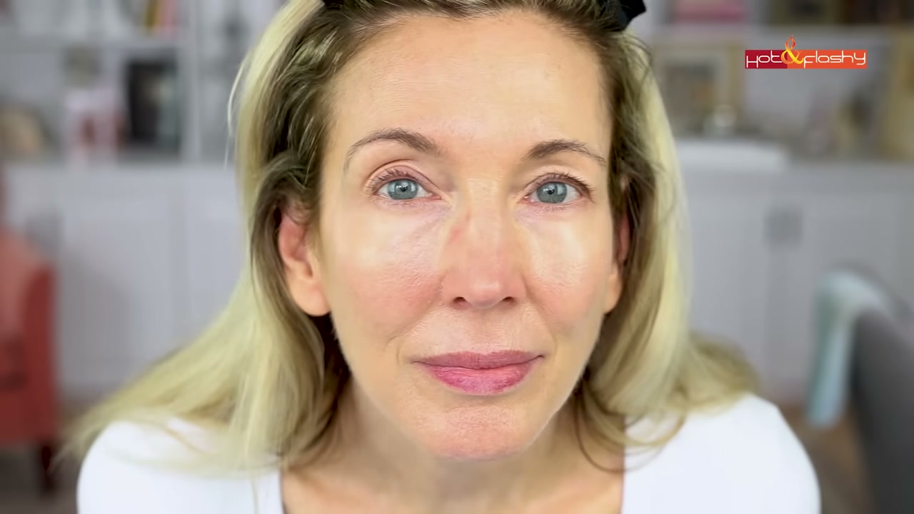 @angiehotandflashy reviewing Ultra Violette Velvet Screen Mattifying SPF 50 Pa++++ at 13:21 in a YouTube Shorts video