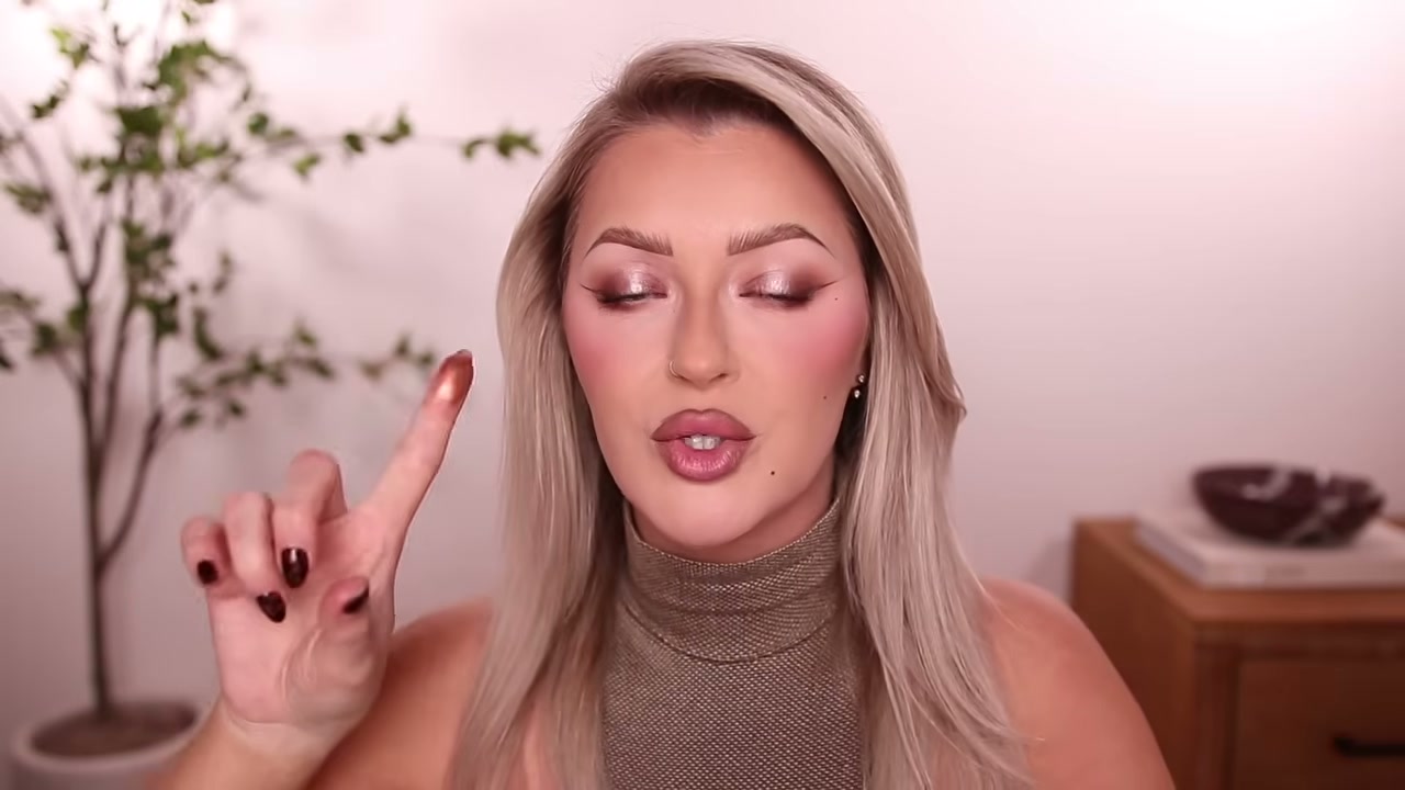 @babsbeauty reviewing Marc Jacobs Eyeshadow (cream-to-Powder) at 24:09 in a YouTube Shorts video