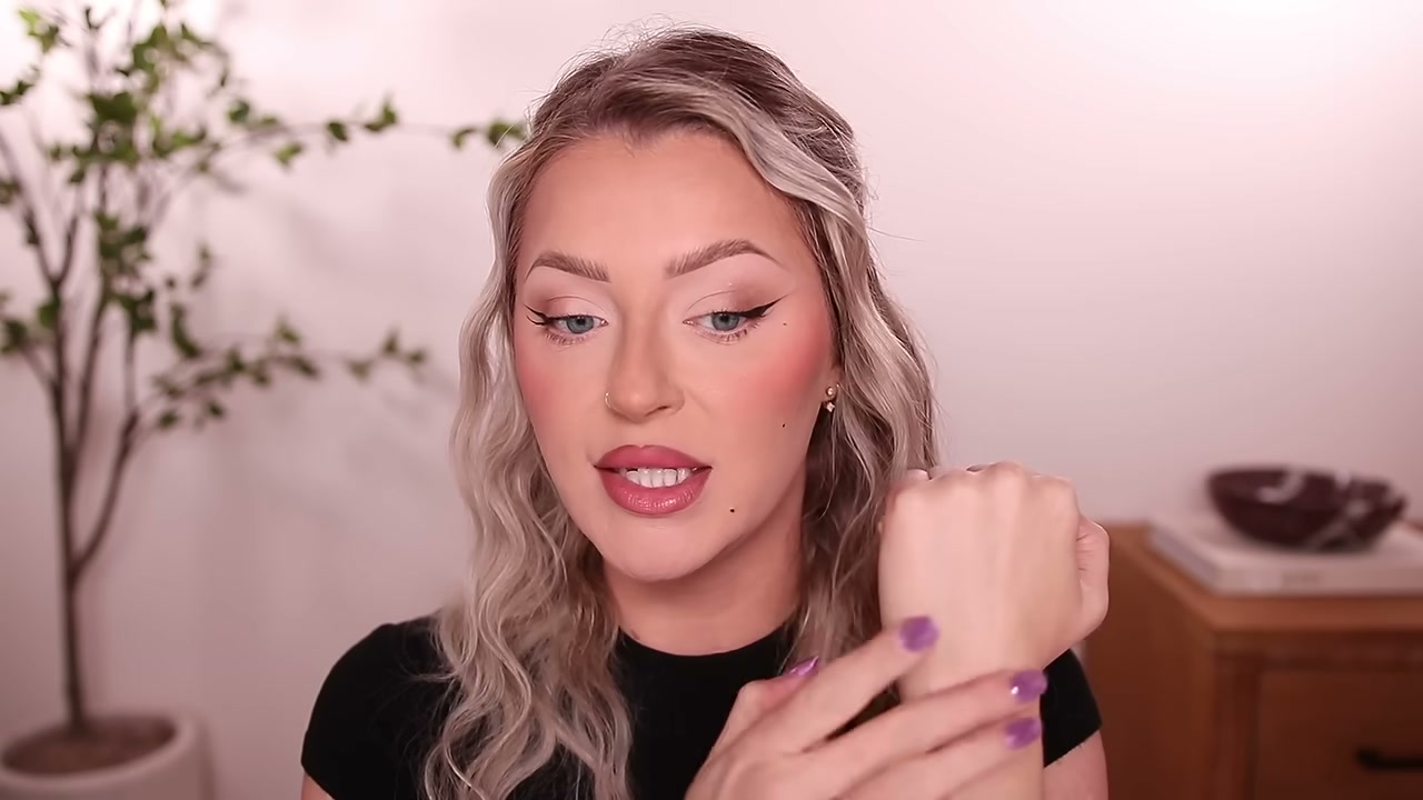 @babsbeauty reviewing Melt Cosmetics Blurr Cream Ultra Texture Smoothing Primer at 06:14 in a YouTube Shorts video