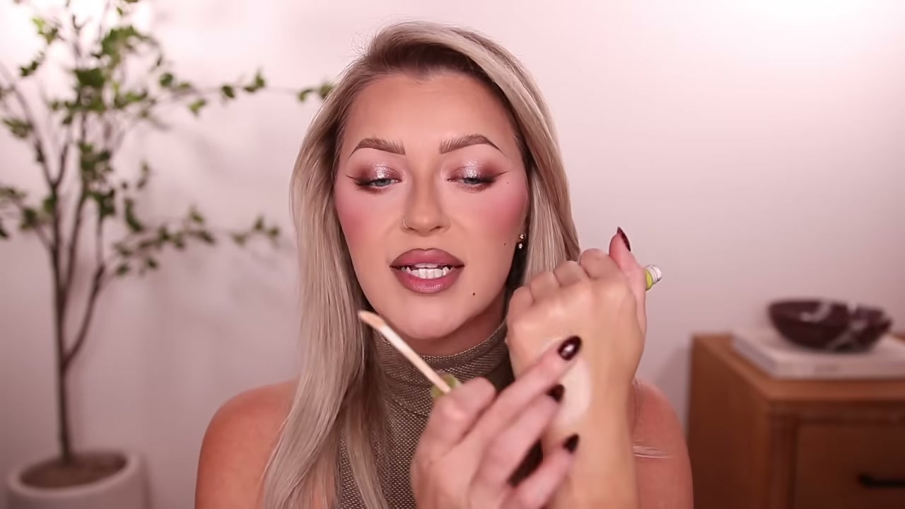 @babsbeauty reviewing NYX Wonder Snatch Concealer at 07:04 in a YouTube Shorts video