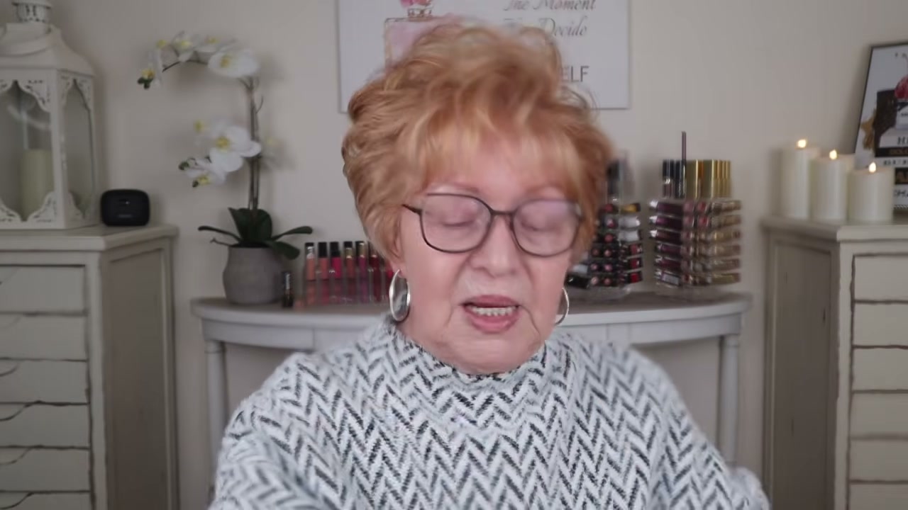 @beautyover70withlea reviewing Skinn Luminous Facial Oil with SWT-7 Technology at 11:10 in a YouTube Shorts video