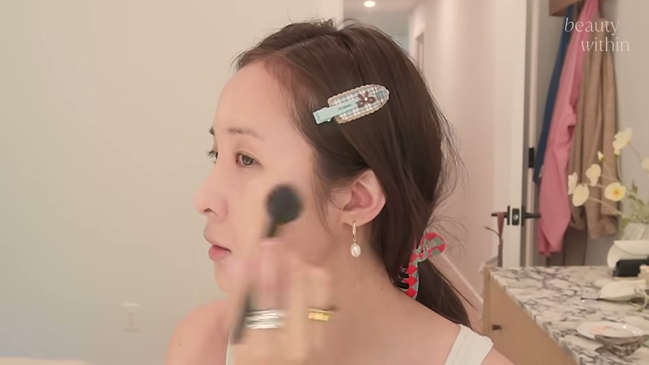 @beautywithin reviewing Banila Co Prime Primer Finish Powder at 05:41 in a YouTube Shorts video