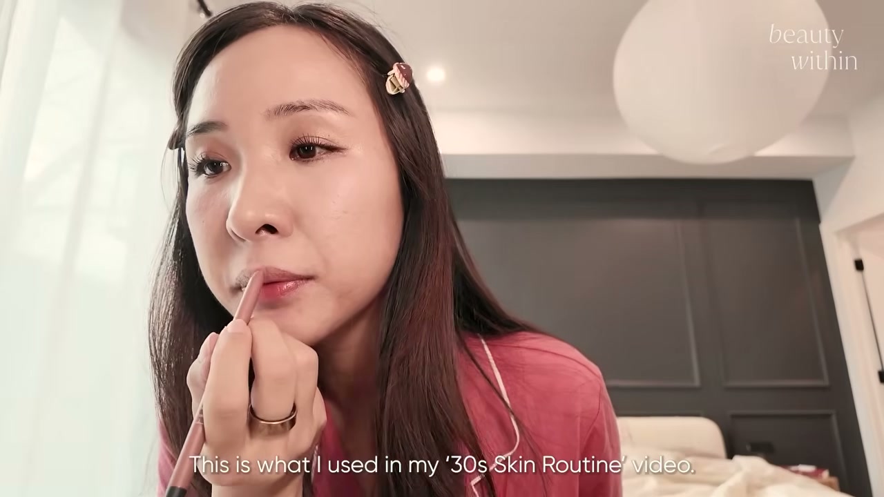 @beautywithin reviewing Huda Beauty Lip Contour 2.0 Automatic Matte Lip Pencil at 21:18 in a YouTube Shorts video