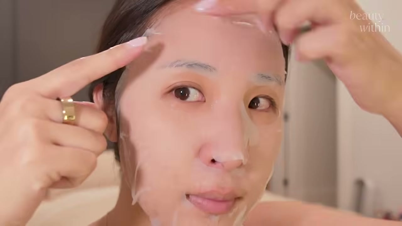 @beautywithin reviewing Maybena Retonin Facial Treatment Masks at 06:25 in a YouTube Shorts video
