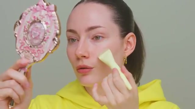 @benkobeauty reviewing Hourglass Veil Hydrating Skin Tint at 00:47 in a YouTube Shorts video