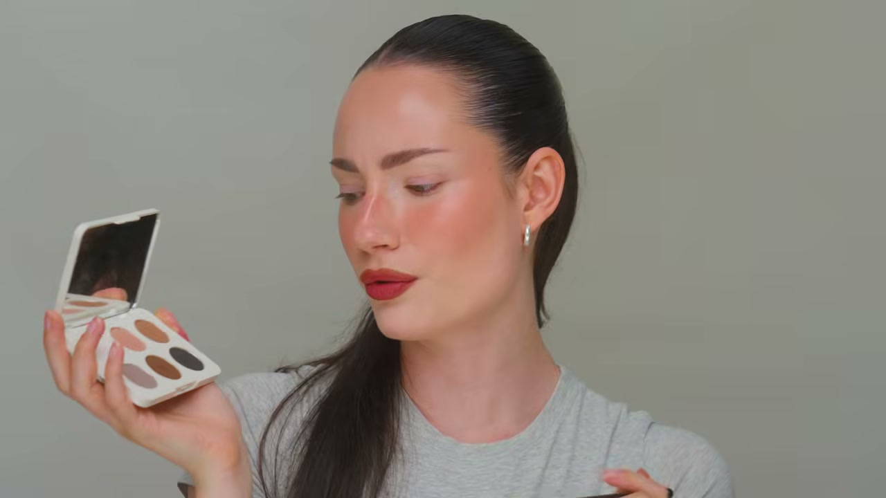 @benkobeauty reviewing Morphe ChromaPlus 6-Pan Eyeshadow Palette at 11:55 in a YouTube Shorts video