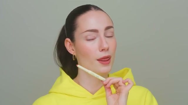 Lip Frame Defining Lip Liner