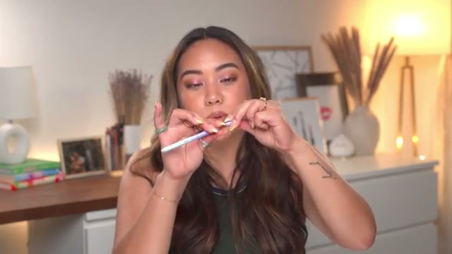 Hotliner Hyaluronic Acid Contouring Lip Liner