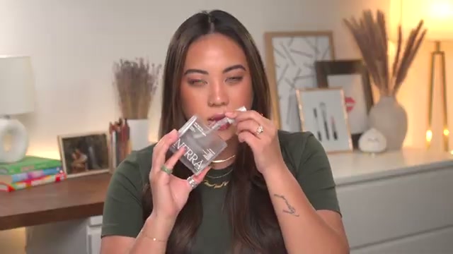 @bykristinastudio reviewing Nara Dry Body Oil at 25:22 in a YouTube Shorts video