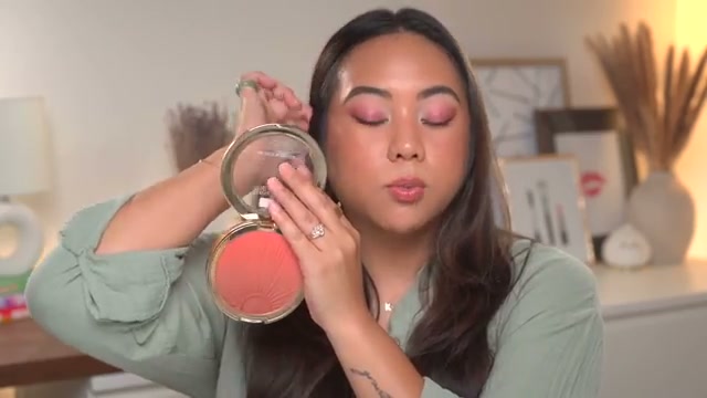 @bykristinastudio reviewing Physicians Formula Bronze Booster Sol Blush at 27:41 in a YouTube Shorts video