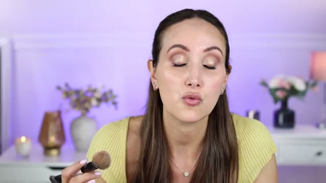 @carmelnicolebeauty reviewing ColourPop Pretty Fresh Hyaluronic Acid Foundation at 18:43 in a YouTube Shorts video