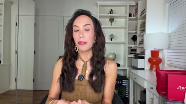 @cherylburke reviewing ILIA Soft Focus Blurring Blush - Talc-Free Powder Blush at 05:35 in a YouTube Shorts video