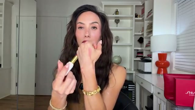 @cherylburke reviewing VIOLETTE_FR Bizu Balm at 25:03 in a YouTube Shorts video