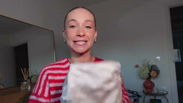 @chloeswiftstylist reviewing Silke London Silk Bonnet at 10:15 in a YouTube Shorts video