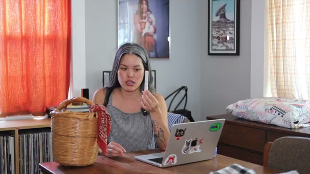 @chrissstttiiine reviewing REFY Brow Sculpt at 23:00 in a YouTube Shorts video