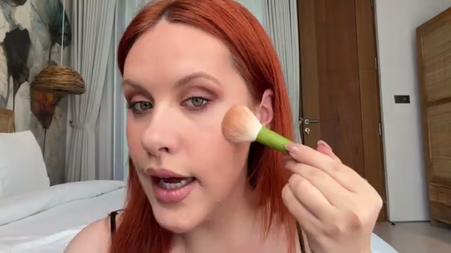 Ambient Lighting Bronzer