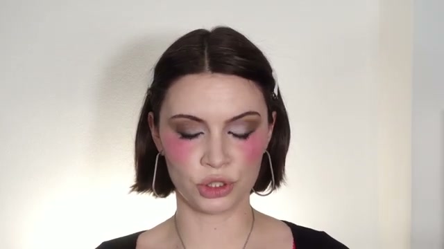 @clairekookoo reviewing Blend Bunny Liner at 19:54 in a YouTube Shorts video