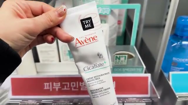 cyounginyou mentioning Avène Cicalfate+ Restorative Protective Cream at 13:01 in their YouTube video