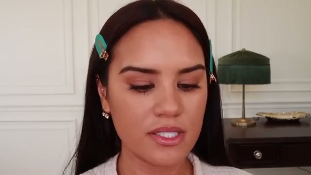 @daceycash reviewing Estée Lauder Futurist Soft Touch Brightening Skincealer Concealer at 19:29 in a YouTube Shorts video