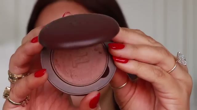 Essential Bronzer Refillable Compact