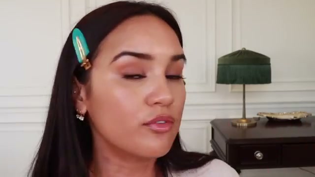 Luminous Silk Natural Glow Blurring Liquid Foundation with 24 Hour Wear