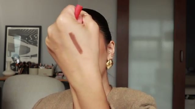 @daceycash reviewing Hung Vanngo Beauty Soft Velvet Creamy Kohl Eyeliner at 26:44 in a YouTube Shorts video
