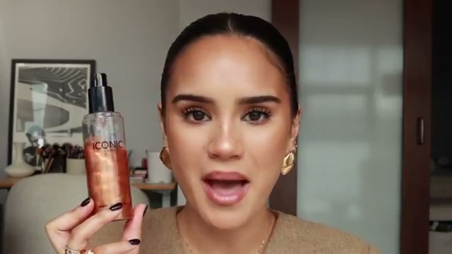 @daceycash reviewing Iconic London Prep-Set-Glow Mist at 22:18 in a YouTube Shorts video