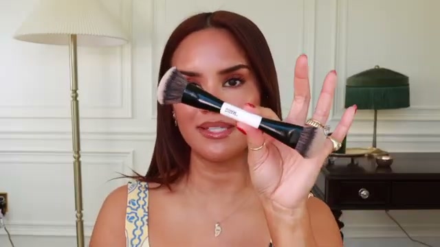 F4 Dual-Ended Foundation and Face Brush