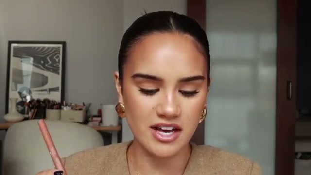 Ultra Suede® Sculpting Lip Pencil