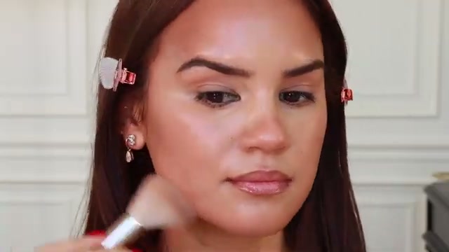 @daceycash reviewing NARS Laguna Bronzing Powder at 06:22 in a YouTube Shorts video
