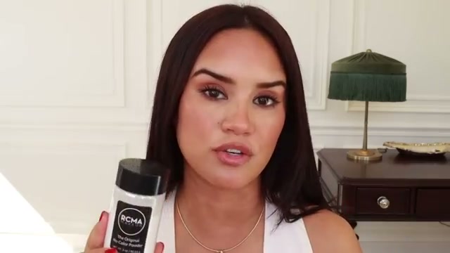 @daceycash reviewing RCMA The Original No-Color Powder at 01:41 in a YouTube Shorts video
