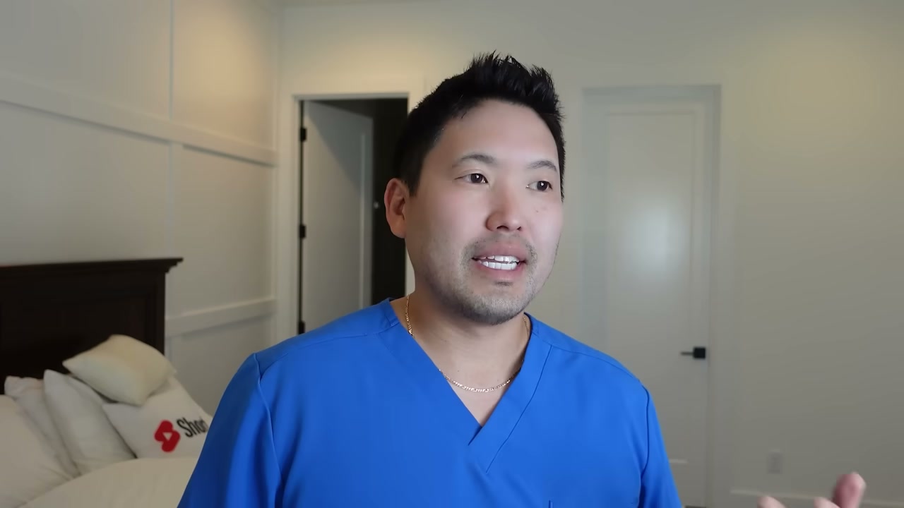 @danielsugaimd reviewing Baby Bum Mineral Sunscreen Lotion SPF 50 at 09:48 in a YouTube Shorts video