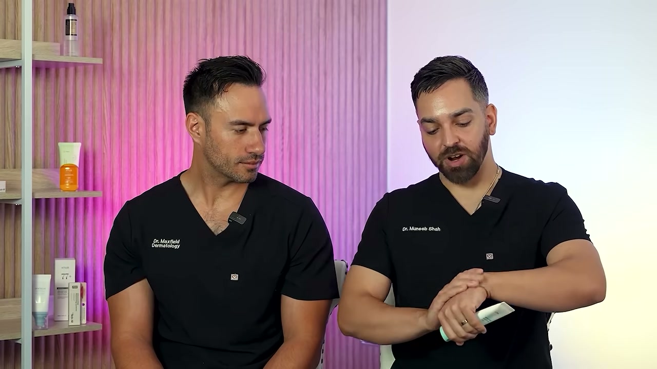 @doctorly reviewing IUNIK Beta-Glucan Daily Moisture Cream at 15:33 in a YouTube Shorts video