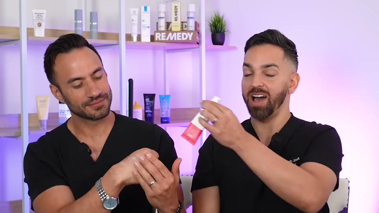 @doctorly reviewing LABORÉ Acne Oil Correct Physical Sunscreen SPF 50 Pa++++ at 03:54 in a YouTube Shorts video