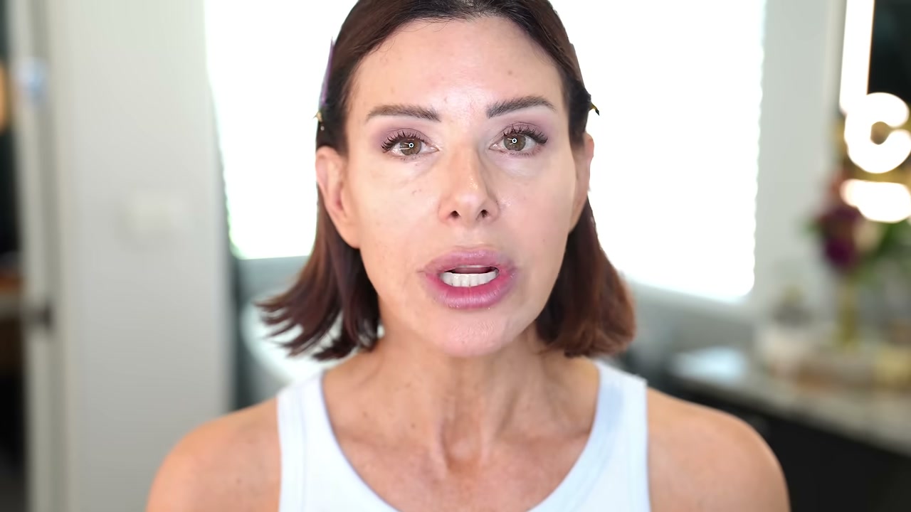 @dominiquesachsetv reviewing Oxygenetics Oxygenating Foundation at 07:58 in a YouTube Shorts video