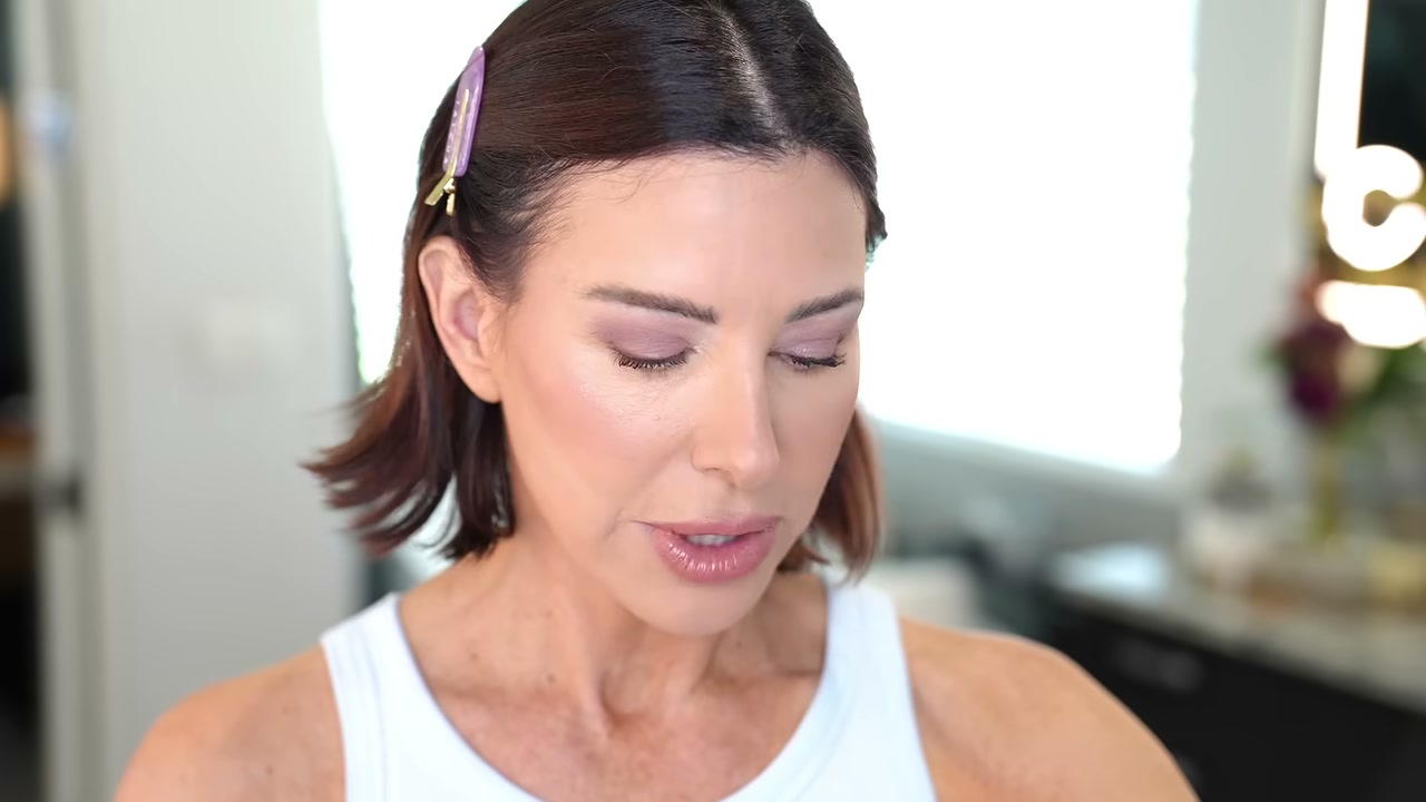 @dominiquesachsetv reviewing Velour Self Stick Lash Clusters at 15:24 in a YouTube Shorts video
