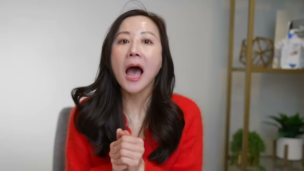 @dr.jennyliu reviewing L'Oreal Paris Elvive Hyaluron Plump Flash Hydration Wonder Water at 16:49 in a YouTube Shorts video
