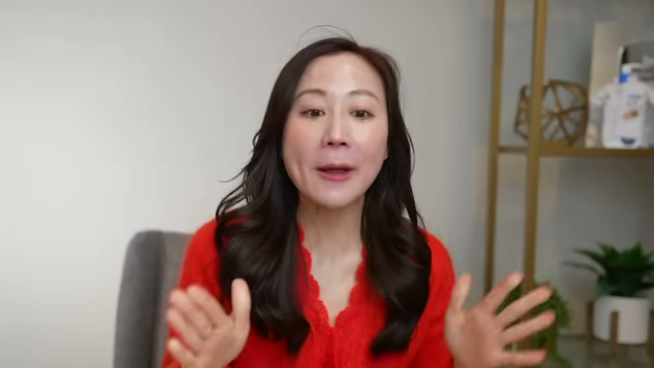 @dr.jennyliu reviewing Pantene Pro-V Hair Heat Protectant Spray at 15:59 in a YouTube Shorts video