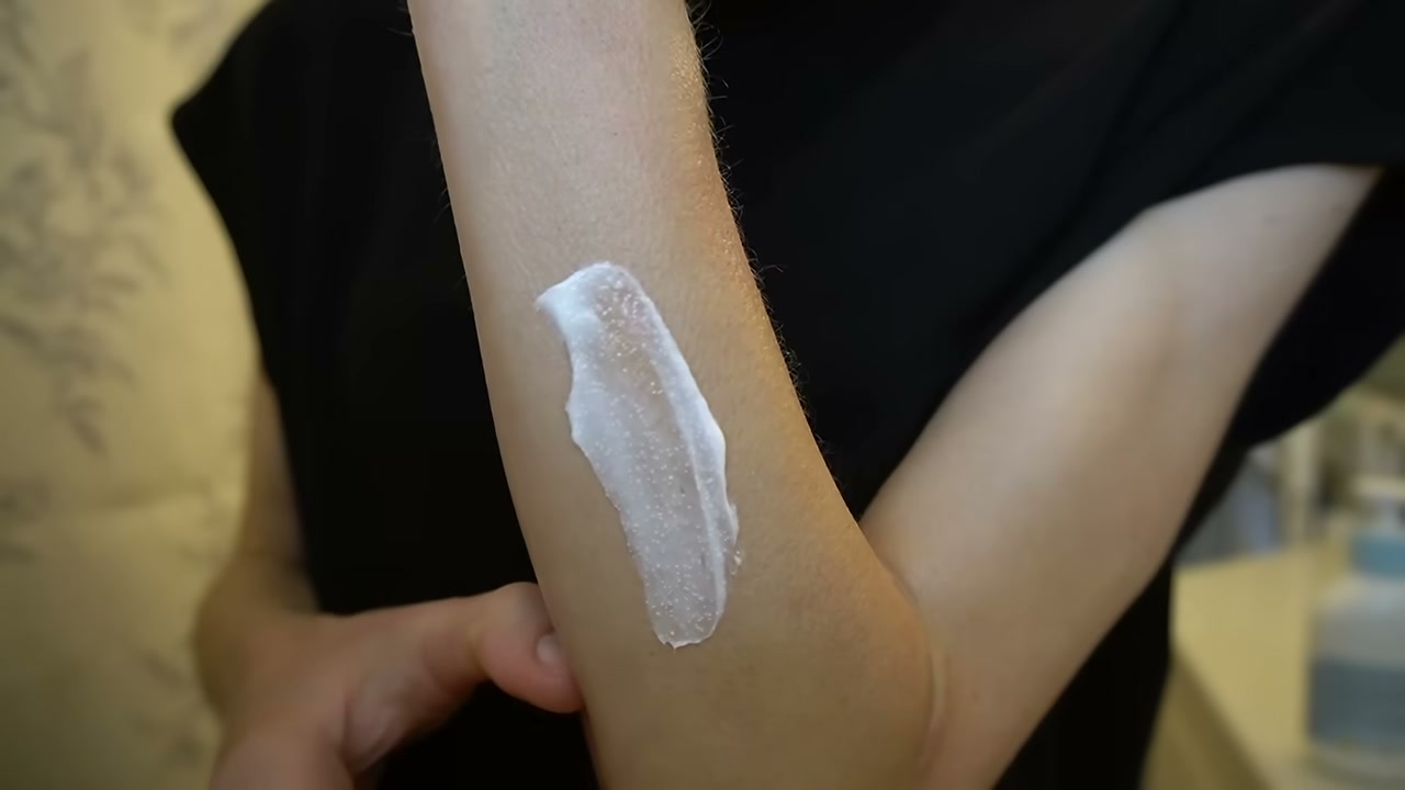 @drdrayzday reviewing Illiyoon Ato Barrier Cream at 18:58 in a YouTube Shorts video