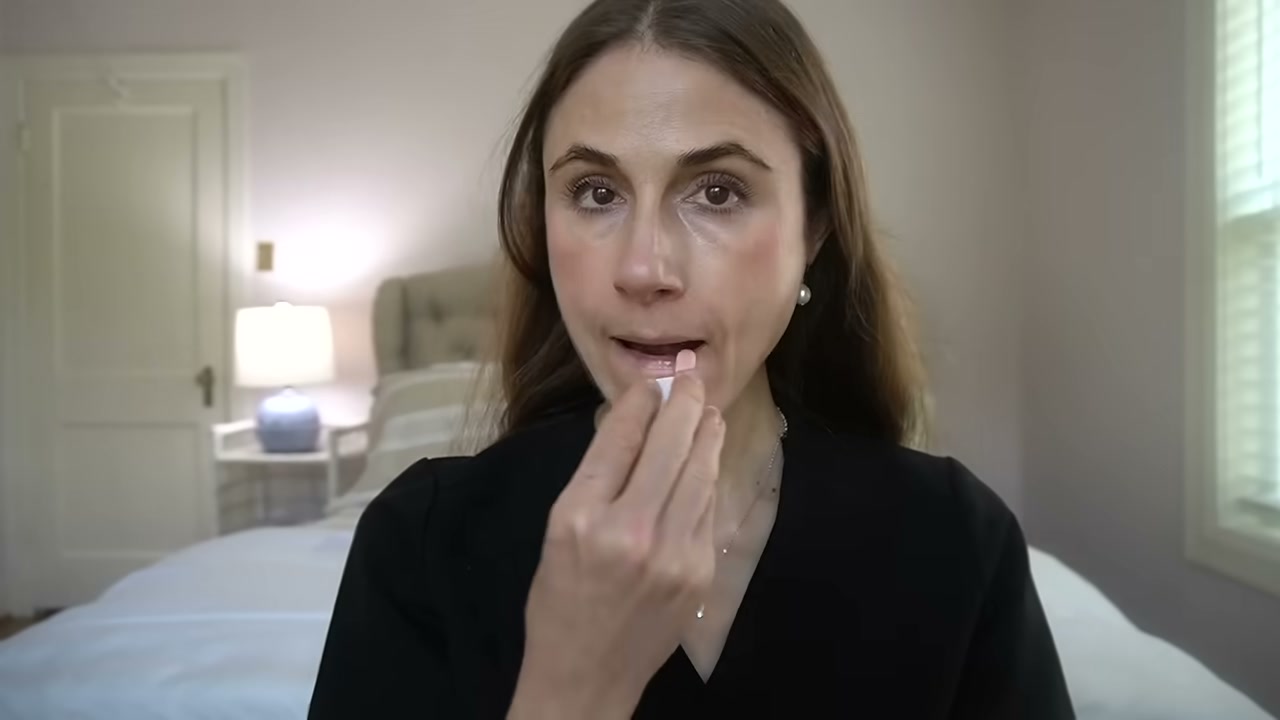 @drdrayzday reviewing Neutrogena Hydro Boost Tinted Lip Oil with Hyaluronic Acid at 07:37 in a YouTube Shorts video