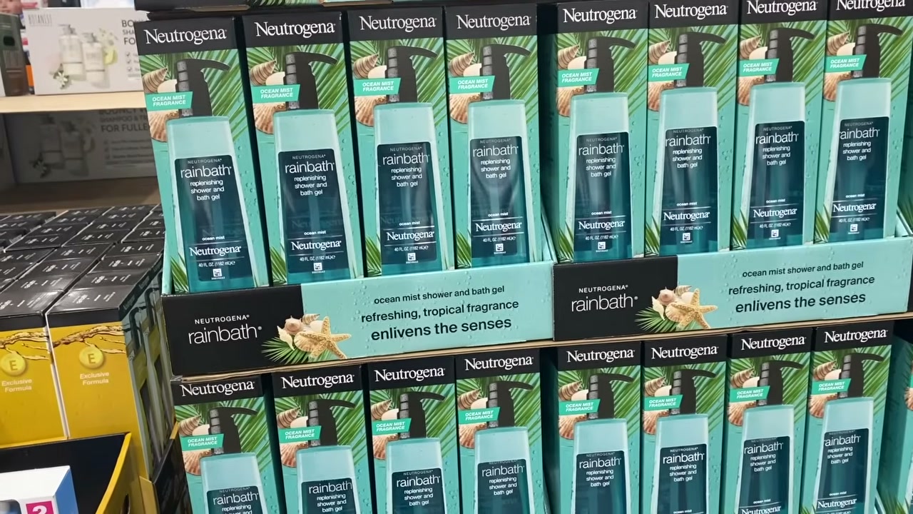 @drdrayzday reviewing Neutrogena Rainbath at 13:13 in a YouTube Shorts video