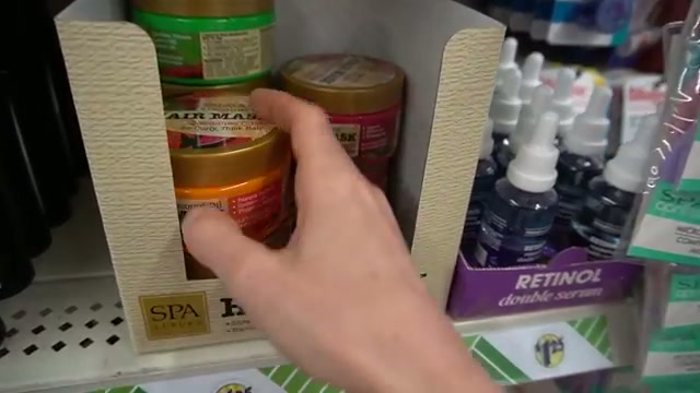 @drdrayzday reviewing Spa Luxury Hair Masks at 04:26 in a YouTube Shorts video