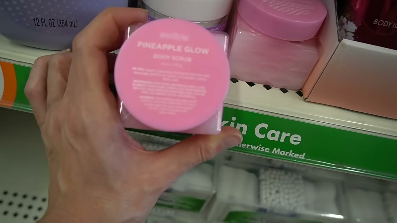 @drdrayzday reviewing Spathecary Pineapple Glow Body Scrub at 10:53 in a YouTube Shorts video