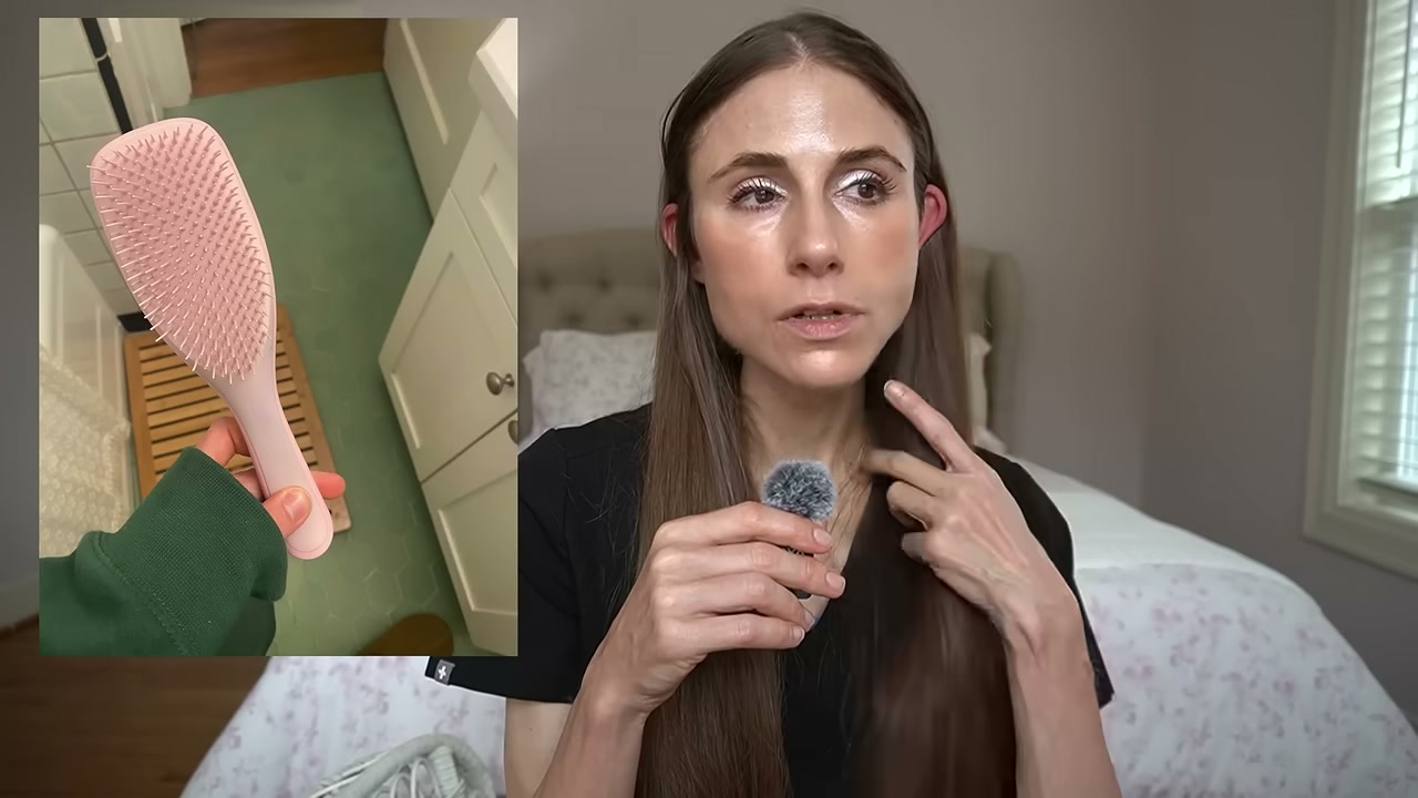 @drdrayzday reviewing Tangle Teezer Ultimate Detangler Brush at 06:37 in a YouTube Shorts video