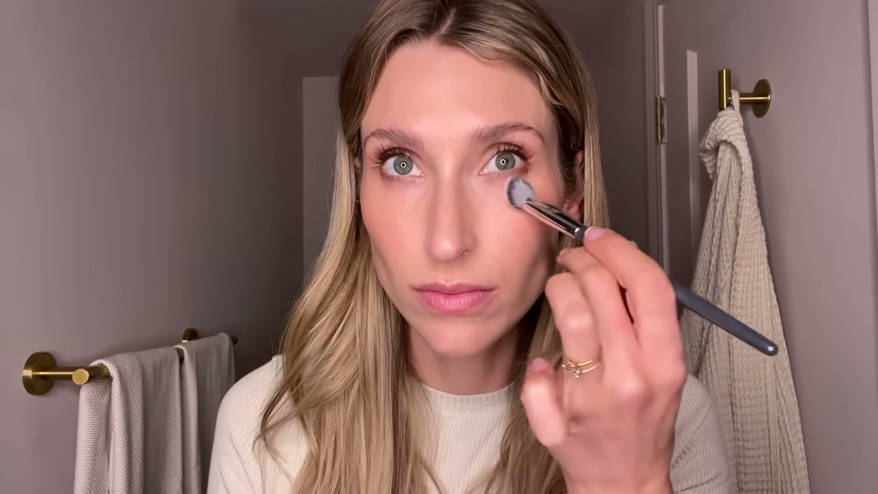 @drsamellis reviewing Kosas Cloud Set Setting Powder at 17:56 in a YouTube Shorts video